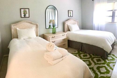 Boho Vibe 3b/2b Centrally Located Alta Vista Home