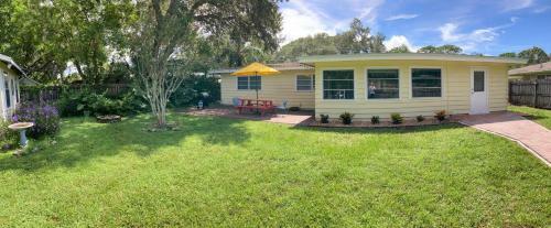 Boho Vibe 3b/2b Centrally Located Alta Vista Home