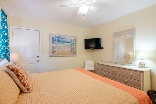 Cozy Tropical Bungalow Duplex With Heated Pool