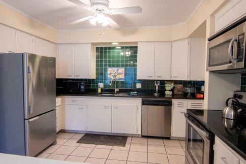 Cozy Tropical Bungalow Duplex With Heated Pool