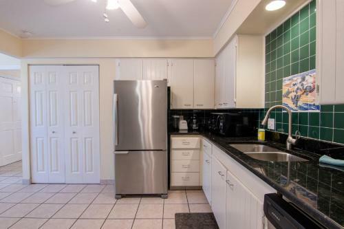 Cozy Tropical Bungalow Duplex With Heated Pool