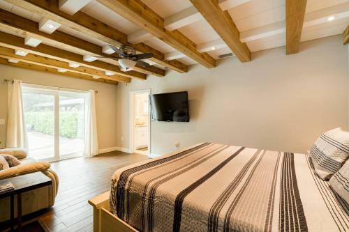 Spacious Vacation Rental In Sarasota / Private Pool / Game Room With Pool Table