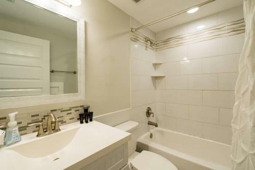 Spacious Vacation Rental In Sarasota / Private Pool / Game Room With Pool Table