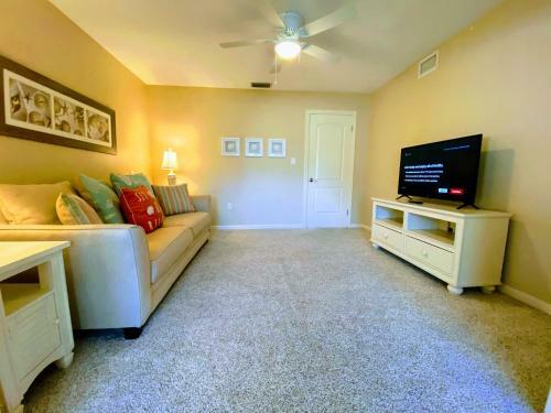 Coral Skies Over Siesta Key - Spacious One Level, Pet Friendly With A Pool!