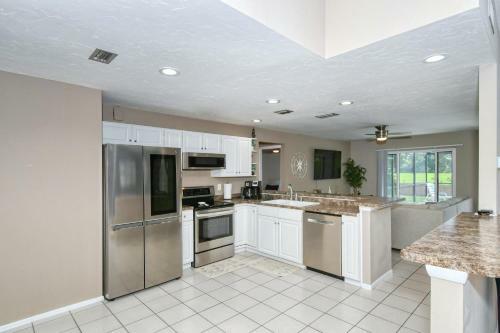 Pool Home - Close To Beach, Restaurants & More !!!!
