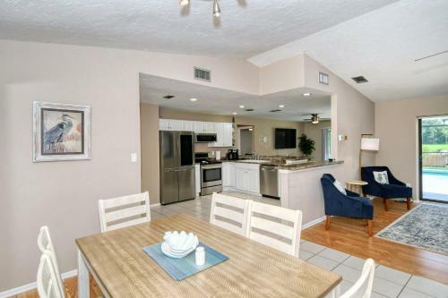 Pool Home - Close To Beach, Restaurants & More !!!!