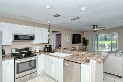 Pool Home - Close To Beach, Restaurants & More !!!!