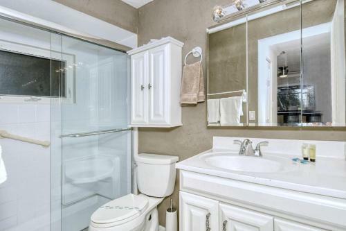 Pool Home - Close To Beach, Restaurants & More !!!!