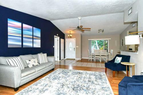Pool Home - Close To Beach, Restaurants & More !!!!