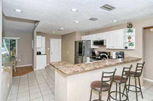 Pool Home - Close To Beach, Restaurants & More !!!!