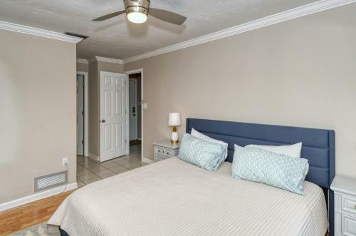 Pool Home - Close To Beach, Restaurants & More !!!!