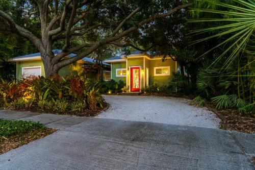 Coastal Beauty - A Beautiful New Property Close To Everything