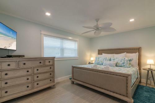 New Completely Remodeled Villa With Beach And Heated Pool Access