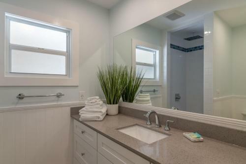 New Completely Remodeled Villa With Beach And Heated Pool Access