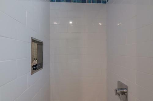 New Completely Remodeled Villa With Beach And Heated Pool Access