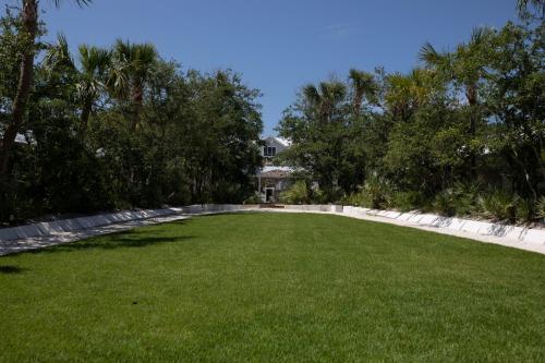 The Court 8