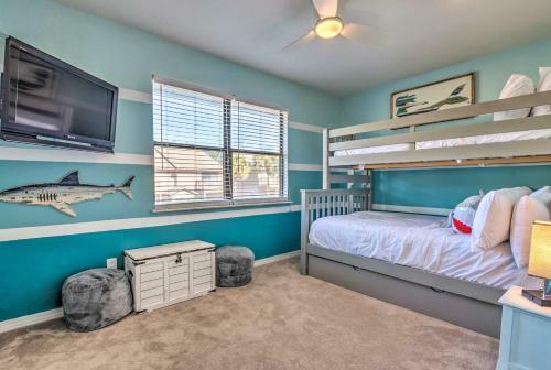 Renovated Gem With Pool Access Quarter Mi To Beach