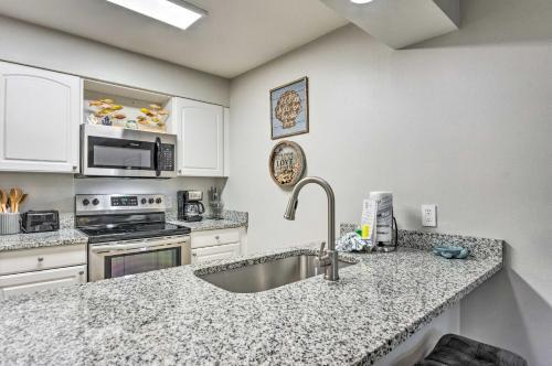 Renovated Gem With Pool Access Quarter Mi To Beach
