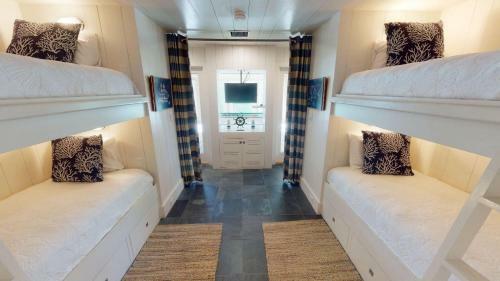 Outside The Box 2112 E County Hwy 30a By Dune Vacation Rentals