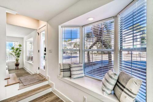 Newly Renovated Home With Patio, Bikes And Grill!