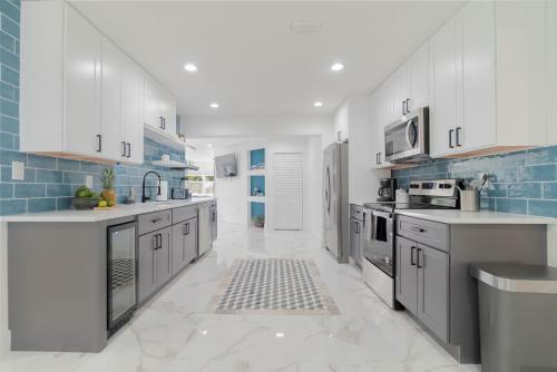 Newly Renovated 5 Bed/3 Bath Modern Home