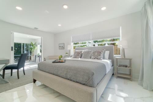 Newly Renovated 5 Bed/3 Bath Modern Home