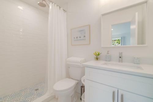 Newly Renovated 5 Bed/3 Bath Modern Home