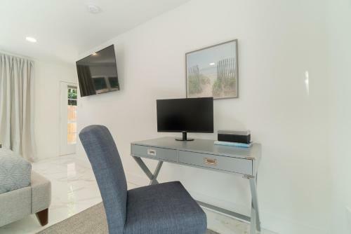 Newly Renovated 5 Bed/3 Bath Modern Home