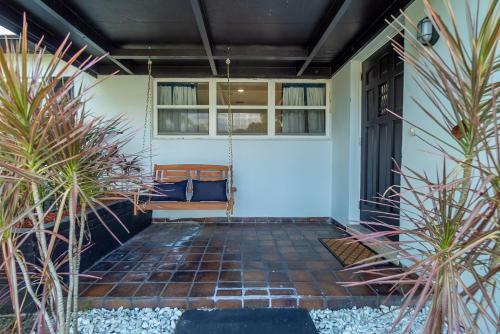 Newly Renovated 5 Bed/3 Bath Modern Home