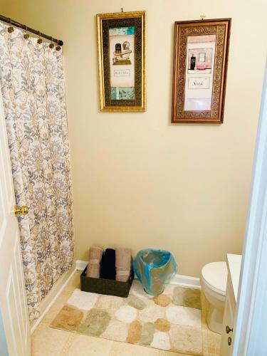 Spacious 4- Bedroom Home Close To Everything!!
