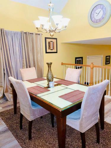 Spacious 4- Bedroom Home Close To Everything!!