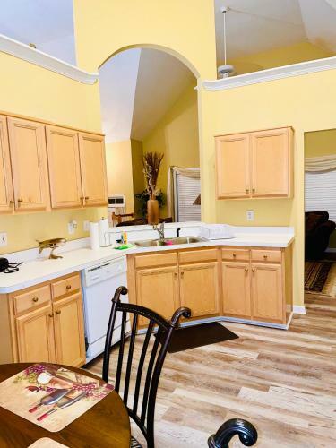 Spacious 4- Bedroom Home Close To Everything!!