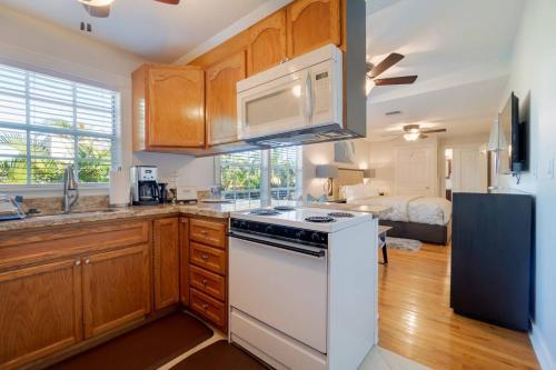 Tropical Nola Studio Vacation Rental