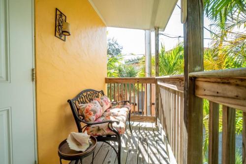 Tropical Nola Studio Vacation Rental