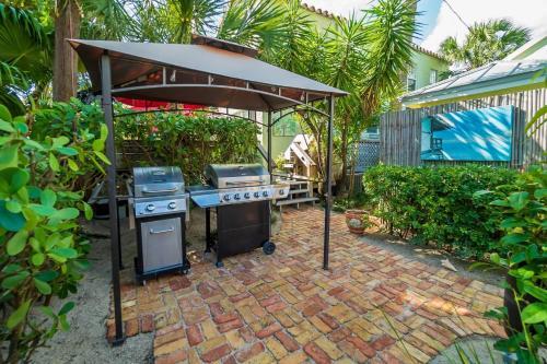 Tropical Nola Studio Vacation Rental