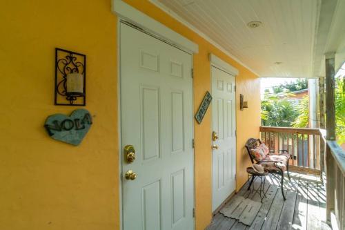 Tropical Nola Studio Vacation Rental