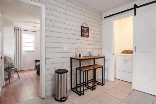 **tampa Urban Convenience **