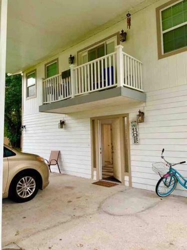 Tampa Lakehouse With Tinyhouse