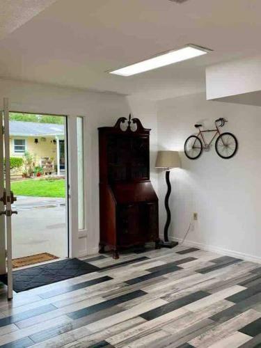 Tampa Lakehouse With Tinyhouse