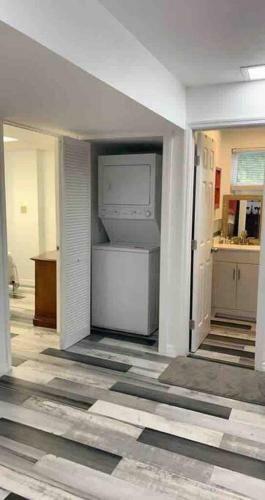 Tampa Lakehouse With Tinyhouse