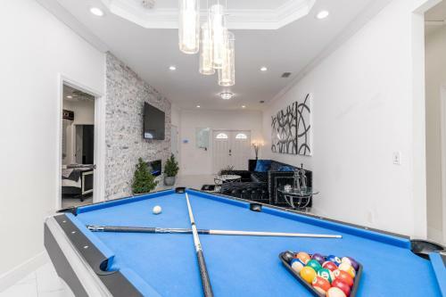 Mohr Loop � Designer Themed Home With Pool