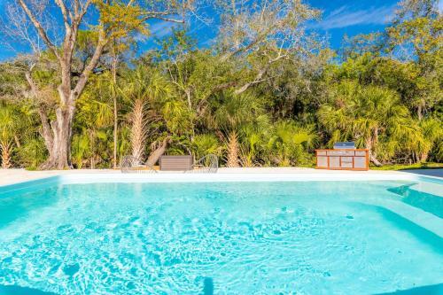 Mohr Loop � Designer Themed Home With Pool
