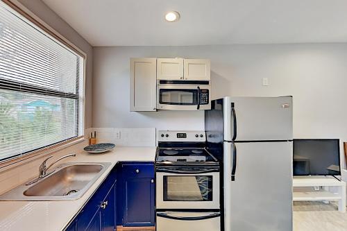 Cozy Casita - Back Cottage