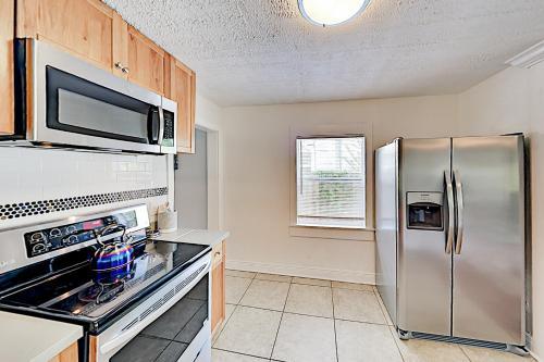 Cozy Casita - Back Cottage