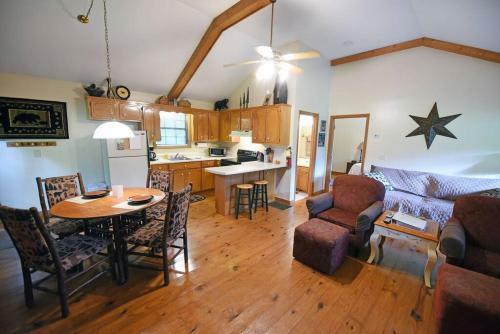 Heidi At Alpine Cabins - Peaceful Private Perfect