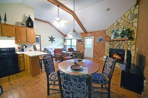 Heidi At Alpine Cabins - Peaceful Private Perfect