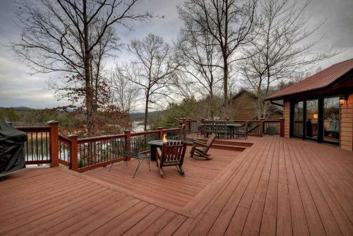 Lakefront Getaway By Escape To Blue Ridge