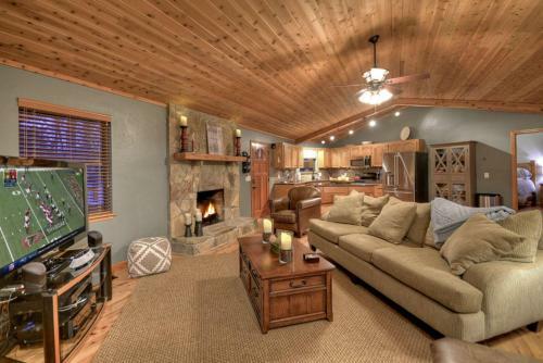 Lakefront Getaway By Escape To Blue Ridge