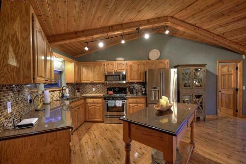 Lakefront Getaway By Escape To Blue Ridge