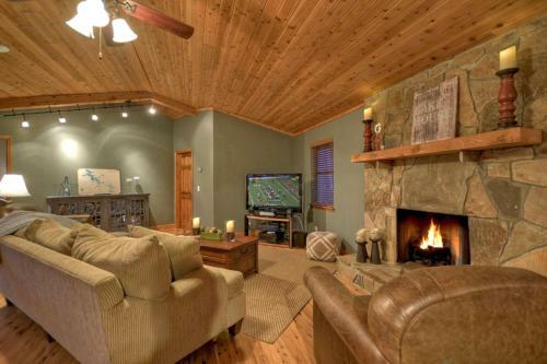 Lakefront Getaway By Escape To Blue Ridge